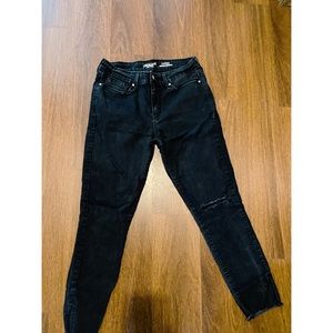 Size 8 distressed Denizen for Levi jeans!